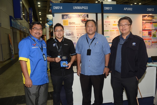 UniMAP Gas Leackage Detector Robot Won Gold Medal In PECIPTA 2015