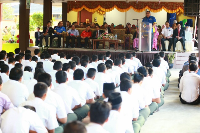 Program CSR UniMAP Sumbang Teknologi Solar Panel